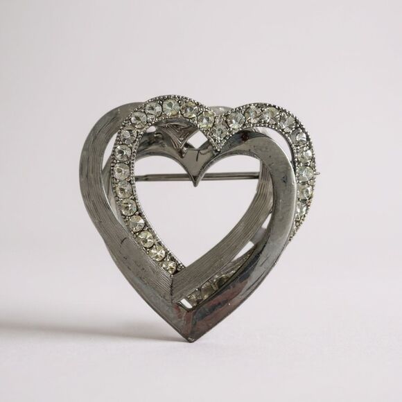 Triple Heart Intertwined Brooch Silver Tone Rhinestone Lapel Pin - Picture 1 of 4